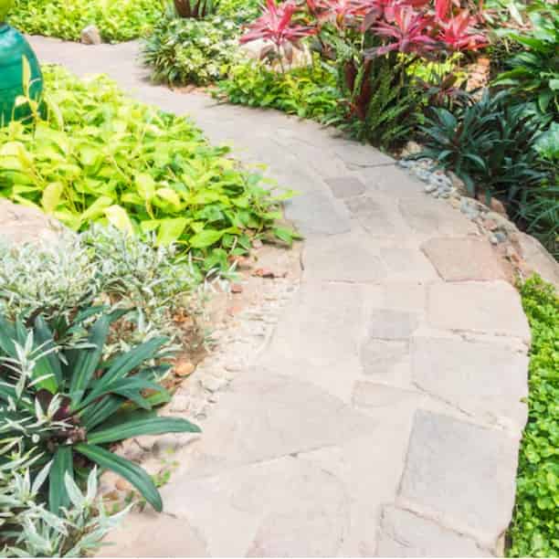 石材铺装与景观构筑物